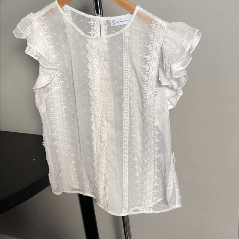 Flutter-sleeve, sheer top